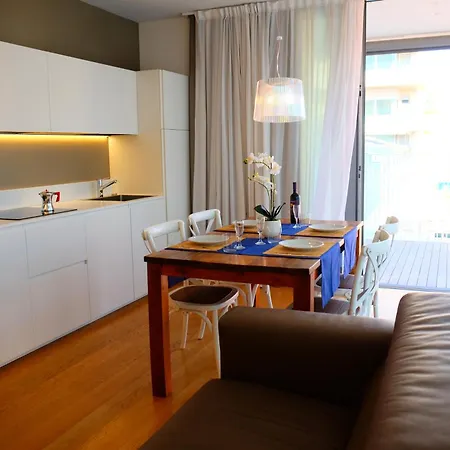 Apartment Shine 06 *