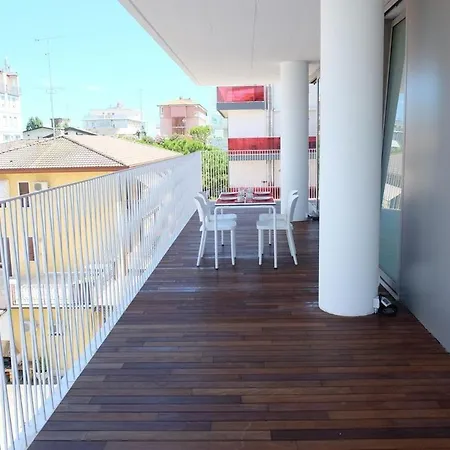 Shine 06 Apartmán Lido di Jesolo